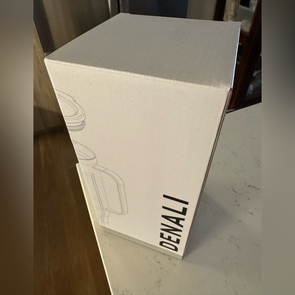 Taylor Swift x Capital One 1989 Taylor’s Version Cardholder Exclusive Travel Mug - Picture 3 of 5